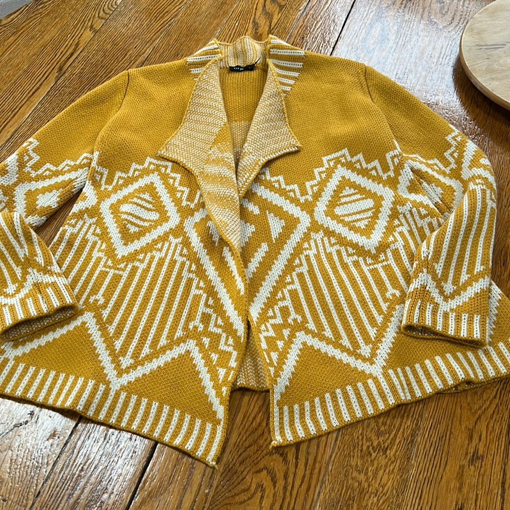Blu Pepper Aztec pattern golden mustard acrylic open front cardigan.  Size Small
